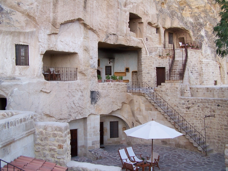 Illustration for article titled Remarkable Cave Houses, Including the Homes that Inspired Tolkien